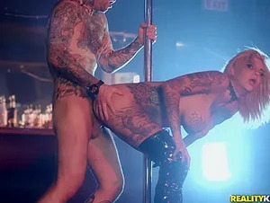 Bonnie Rotten Pitch Black Pole Dancer / 07.2.2019